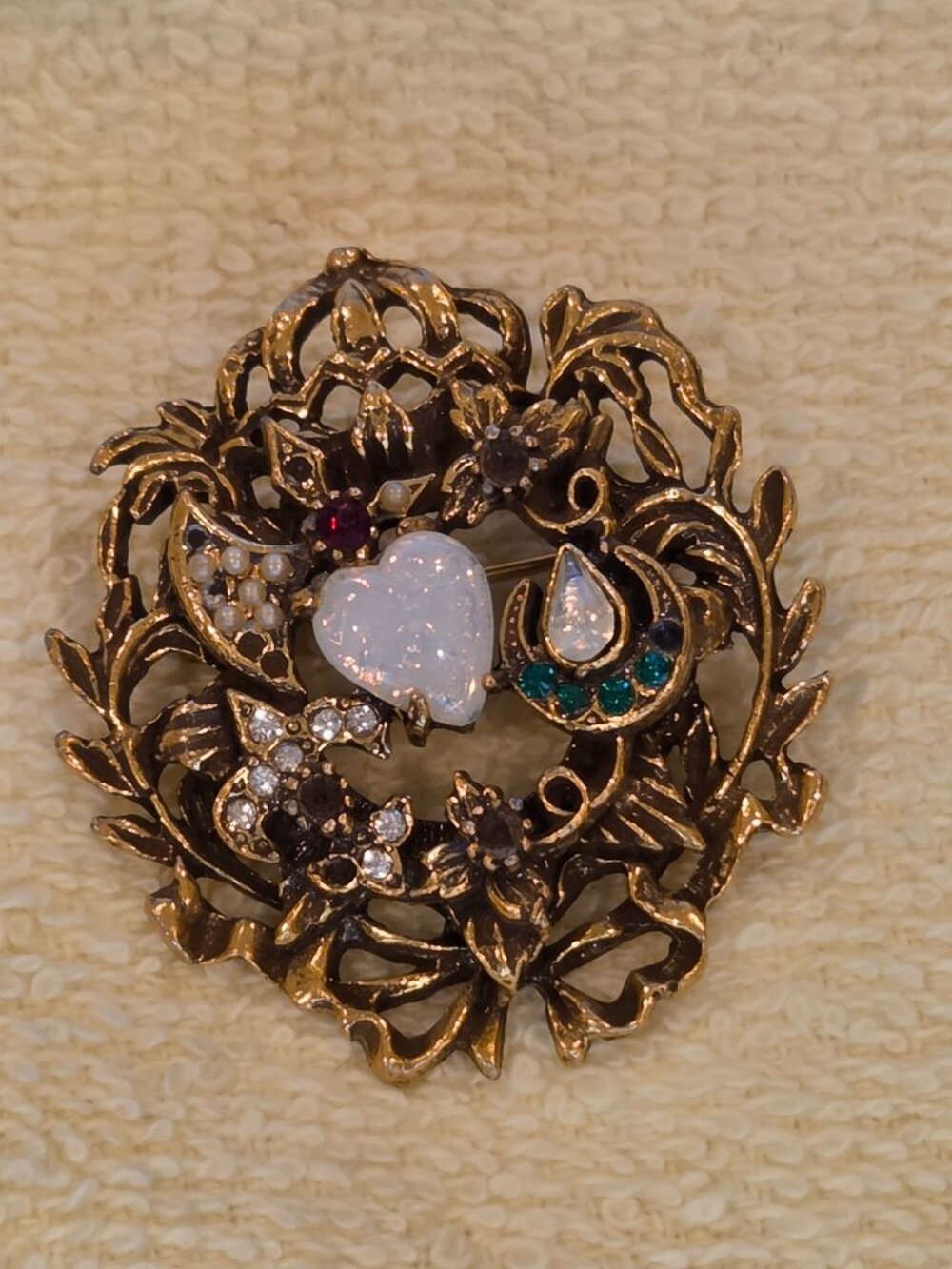 Vintage brooch, no markings, heart
